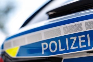 Divoká neděle v Hamburku: 40 lidí napadlo hrstku policistů - Novinky