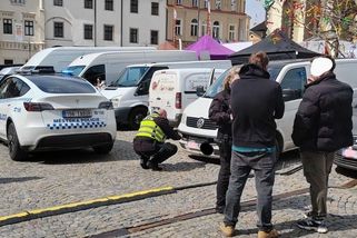 Vystup, vyřešíme to hned, řval řidič a bouchal do auta. Po ráně pěstí soudy trestaly soka - Novinky