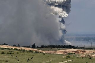 Krym v plamenech. Na sklady munice a ropy zaútočily drony, Kerčský most byl ochromen