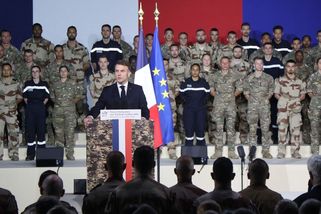 „Predátoři se nás musí bát“. Francie zahajuje stavbu nové letadlové lodi - Novinky