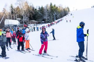 Vaňkův kopec u Ostravy, symbol rebelie během covidu, zažívá nápor lyžařů - Novinky