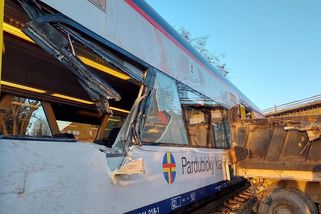 Střetu vlaku s nákladním autem si v Hrušové vyžádal čtyři zraněné - Novinky