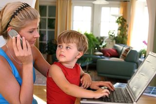 Jako u bláznů. Stát chce po pěstounech absurdní nesmysly - Novinky