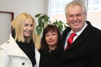Trápení Zemanových: Exprezident popsal obavy z rakoviny, dcera byla hospitalizována v nemocnici