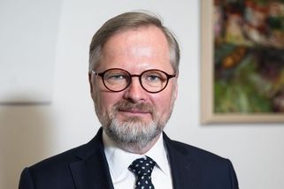 Rok s Petrem Fialou: proč a jak prohrál volby a pustil k moci Babiše s Okamurou