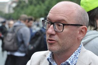 Laik žasne, odborník se diví. Komunistický činovní...