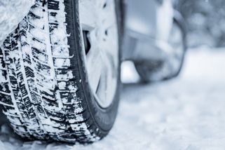 Alarmující test zimních pneumatik: Třetina selhala, některé nezvládly brzdění ani jízdu rovně