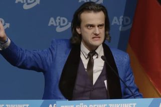 Muž s hitlerovským projevem promluvil. Tvrdí, že nastavil AfD zrcadlo - Seznam Zprávy