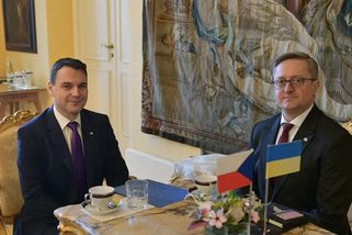 Žádný kobereček pro ukrajinského velvyslance nakonec nebyl. Výsledek je zcela jiný