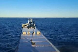 Se vší rozhodností. Finové ukázali, jak obsadili loď ruské stínové flotily - Novinky