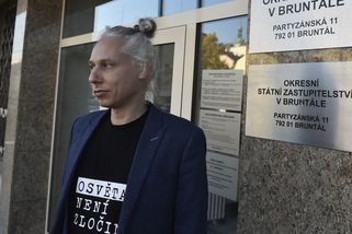 Piráti vybírají peníze na spolustraníka. Podle soudu nabádal k užívání konopí - Seznam Zprávy