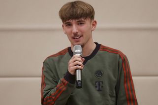 Vypadni z našeho klubu! Mladá superstar Bayernu rozzuřila fanoušky - Sport.cz