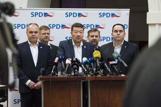 Mluv, jen když tleskáš. To je svoboda slova podle...