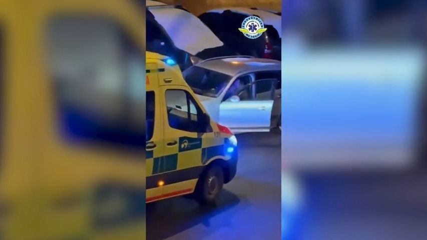 Záchranáře v Ostravě cestou k pacientovi blokovalo špatně zaparkované BMW. Řidič si s odjezdem dával na čas - Novinky