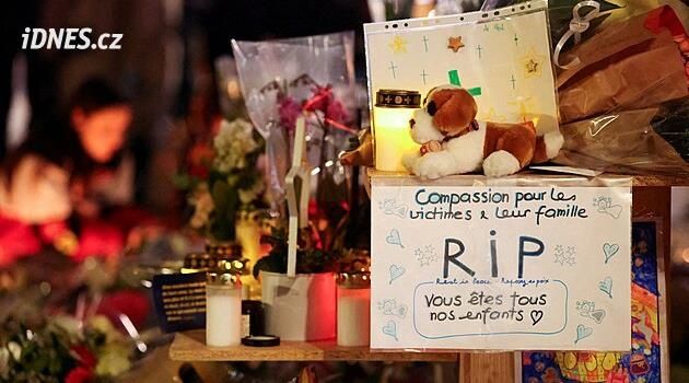 „Pozor na pěnu.“ Číšník v baru varoval před zapálením stropu už v roce 2019