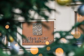 Ukrajinskou vlajku na Úřadu vlády nahradila vlajka EU - Seznam Zprávy