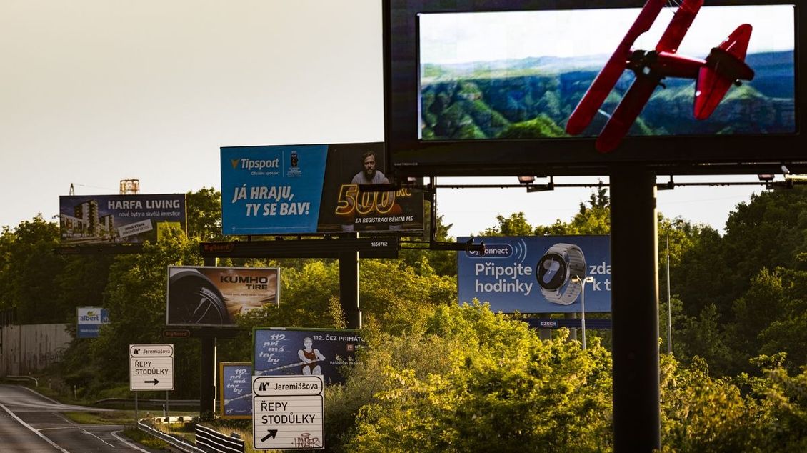 Billboardy mizí, státní impotence trvá. D1 vyčistili inzerenti - Seznam Zprávy