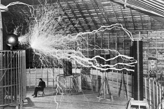 Nikola Tesla zemřel v bídě a s holubem v náručí. Edison ho okradl, Trumpův strýc prošetřoval