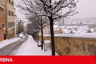 Prahu v pátek zasype sníh. Meteorologové varují chodce i řidiče
