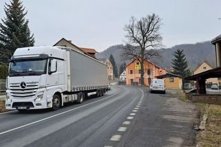 Zmizí kamiony z malých silnic? Bednárik zvažuje postupné zavedení plošného mýta - Novinky