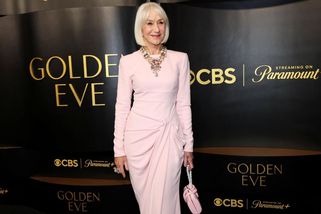 Růžová ve vyšším věku není v šatníku tabu: Nebojte se ji nosit ani v 80 jako Helen Mirrenová - Novinky