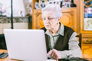 Českem se šíří další podvod na seniory. Nešťastná důchodkyně přišla o 2 miliony a napálit se nechali i ti nejchytřejší »