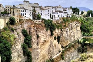 Ronda: Město na skalách s dramatickými výhledy a poetickou atmosférou - Médium.cz
