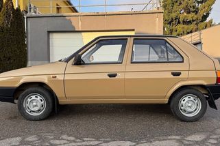 Na prodej je takřka nová Škoda Favorit. Cena je divoká, nájezd neuvěřitelný, odjet s ní po ose nebezpečné - Garáž.cz