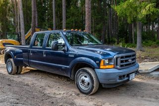 Osmiválec je mu málo: Těžkotonážní pracant Ford F-350 je i na poměry amerických pick-upů obrovský - Garáž.cz