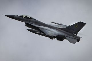 Bojuje se úplně jinak. Západní výcvik byl ukrajinským pilotům F-16 k ničemu - Novinky