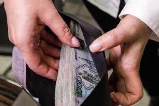 Ruská ekonomika jako vypleněná lednička: Skončí civilní sektor jako „maso“ pro válku?