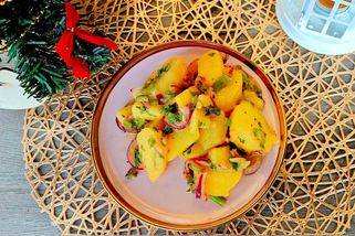 Český bramborový salát je těžký omyl. Norimberský ho totálně převálcoval | Zdraví na talíři