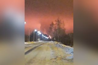 Celou noc zněly výbuchy. Ukrajinci udeřili na ruský muniční a ropný sklad - Novinky