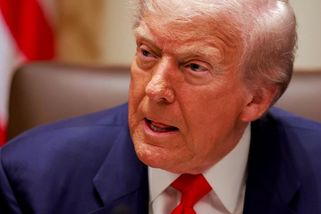 Trump chce dodavatelům americké armády zakázat dividendy a zpětné odkupy akcií - Seznam Zprávy