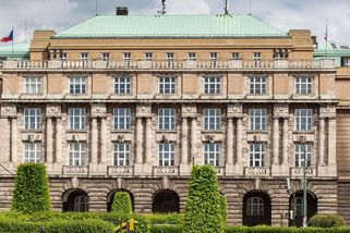 Policie zasahovala na FF UK kvůli ženě, která oslavovala střelce - Seznam Zprávy