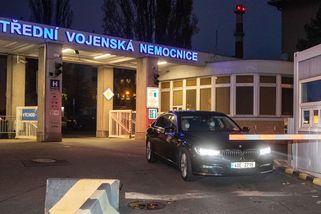 Služby bez smlouvy a nesrovnalosti v ÚVN za miliony. Personální důsledky nevyvodili - Novinky