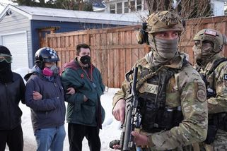 "Až tě zastaví policista, neodmlouvej." Expert řekl, proč agent zabil řidičku