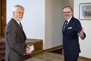 Nečekaný příjezd prezidenta Pavla na jednání vlády. Řešila se zpráva o zajišťování obrany - Novinky