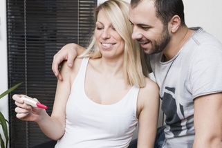 Nemohla jsem otěhotnět, a tak mi kolegyně půjčila manžela - Médium.cz