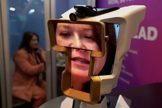 CES 2024: Umělá inteligence dostala vlastní tvář, vypadá děsivě - Novinky