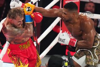 Boxer, který zlomil youtuberovi Paulovi čelist, měl nehodu. Dva lidé zemřeli - Seznam Zprávy