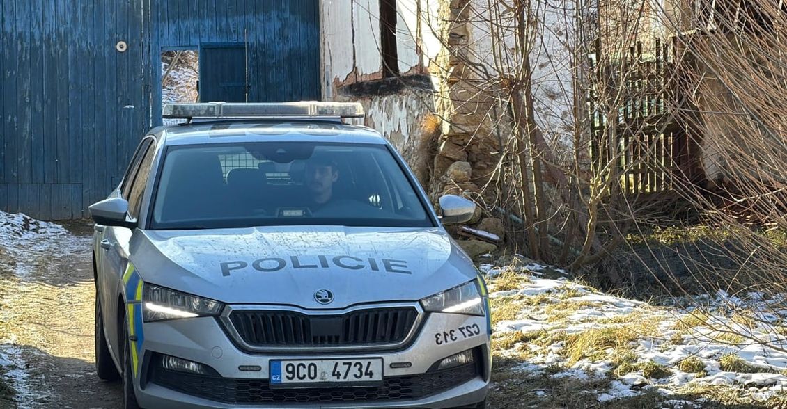 Odříznu vám hlavu zaživa, vyhrožoval muž. Strážník nekompromisně zasáhl, ukazuje video