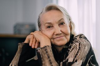 Nejděsivější omyly českých seniorek v oblékání. Myslí si, že díky nim omládnou, ale vypadají jako staré báby