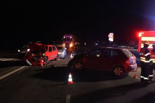 Opilý šofér nezvládl na Olomoucku průjezd křižovatkou. Vozidlem boural do jiného auta - Novinky