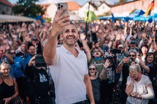 „Kluk od vedle“ chce Německo vzhůru nohama. Hvězda AfD má šanci na premiéra - Seznam Zprávy