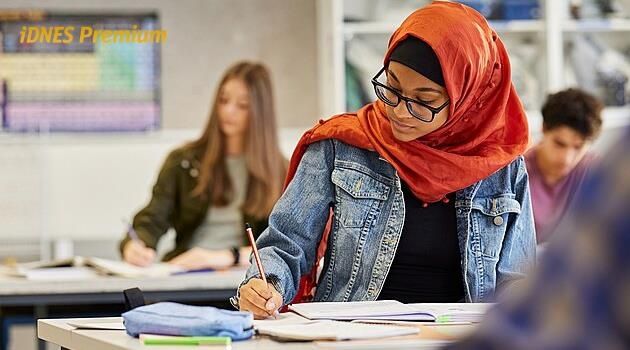 Emiráty se bojí o své studenty v „islamistické“ Británii. Ve vězení jsou desítky podezřelých