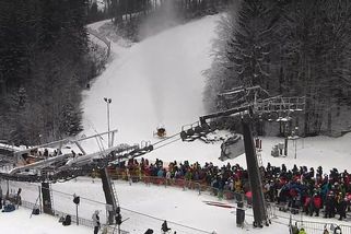 Skiareály před nedělním zavřením praskají ve švech - Novinky