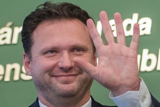 „Nové panstvo, opojené náhlou mocí.“ Vládní koalic...