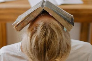 Chci auto, prachy a klid. Co umím? Nic. Příběh moderního absolventa - Médium.cz