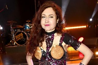 Eva Toulová si na prsa připevnila bulky na hamburgery. Hned se rozdrolily